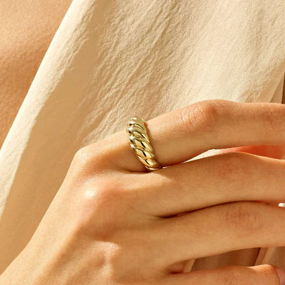 Croissant Circle. Jula Jewelry
