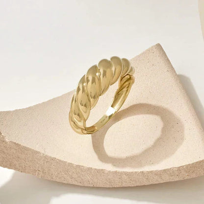 Croissant Circle. Jula Jewelry