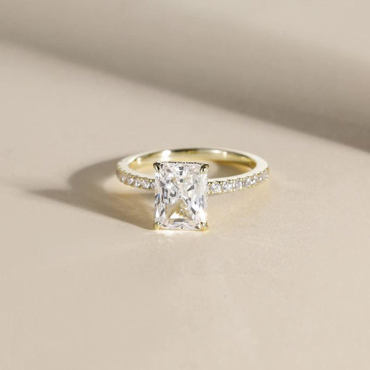 Elegant Silver Band with Sparkling Gem – Timeless Design Jula Jewelry