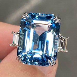 Vintage-style ring featuring a blue cubic crystal Jula Jewelry