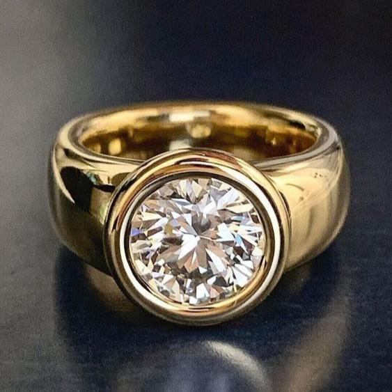 Forged gold ring with vintage zirconias. Jula Jewelry