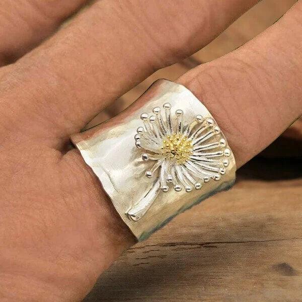 Blooming Daisy Broad Band Ring Jula Jewelry