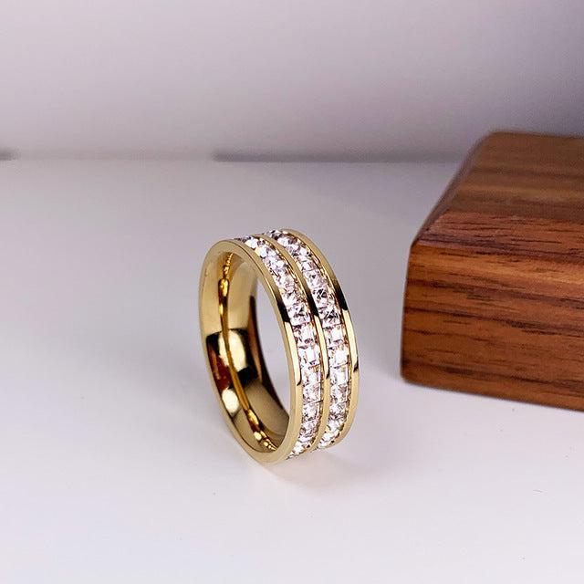 Elegant ring featuring a dual zirconia inlay Jula Jewelry
