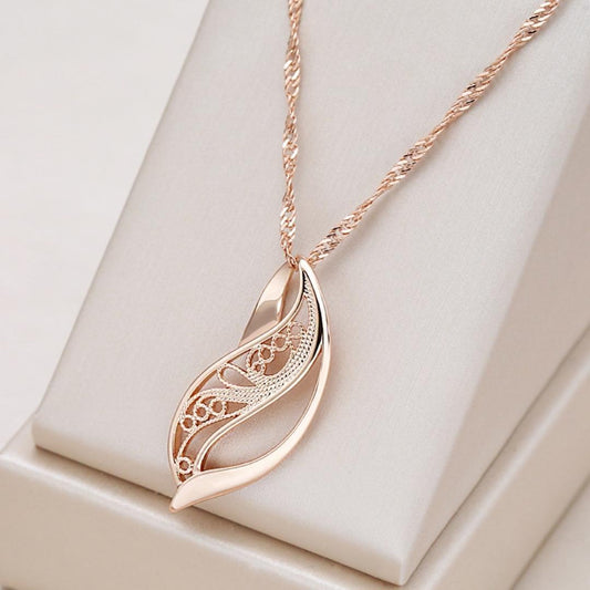 Elegant Harmony Necklace in Gold Jula Jewelry