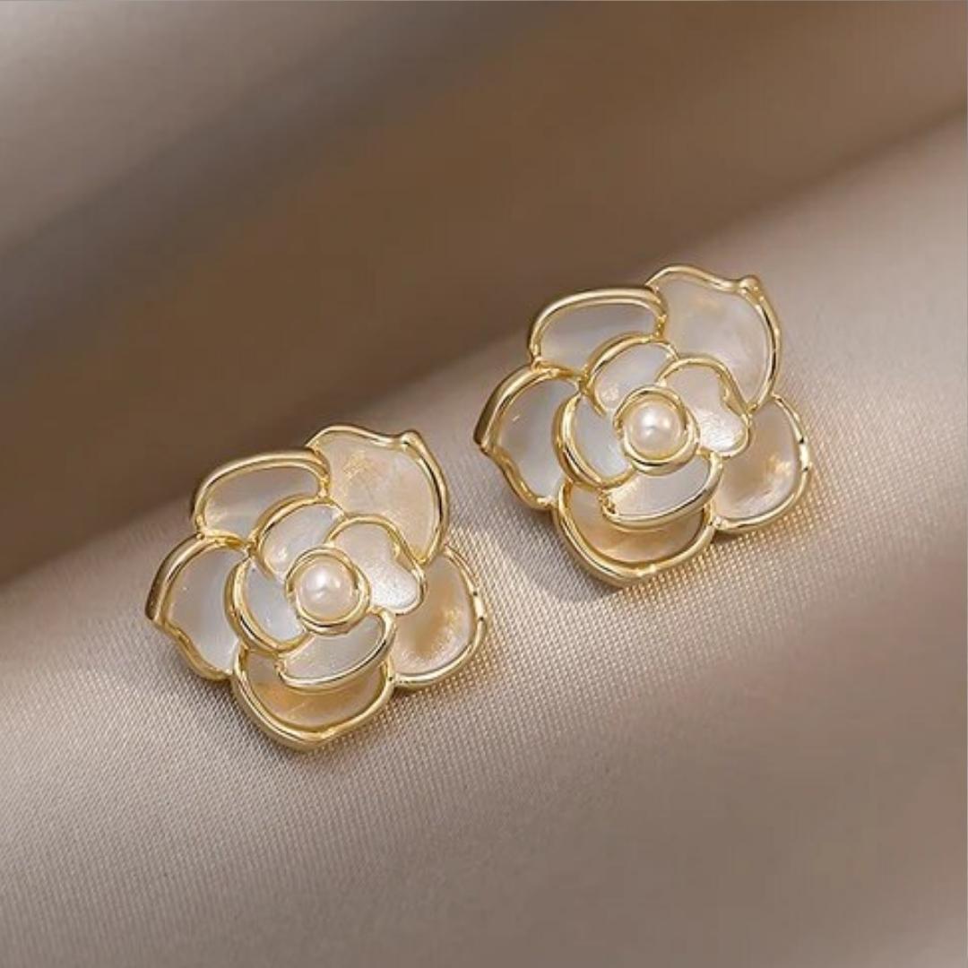 Elegant white floral earrings with pearls Jula Jewelry