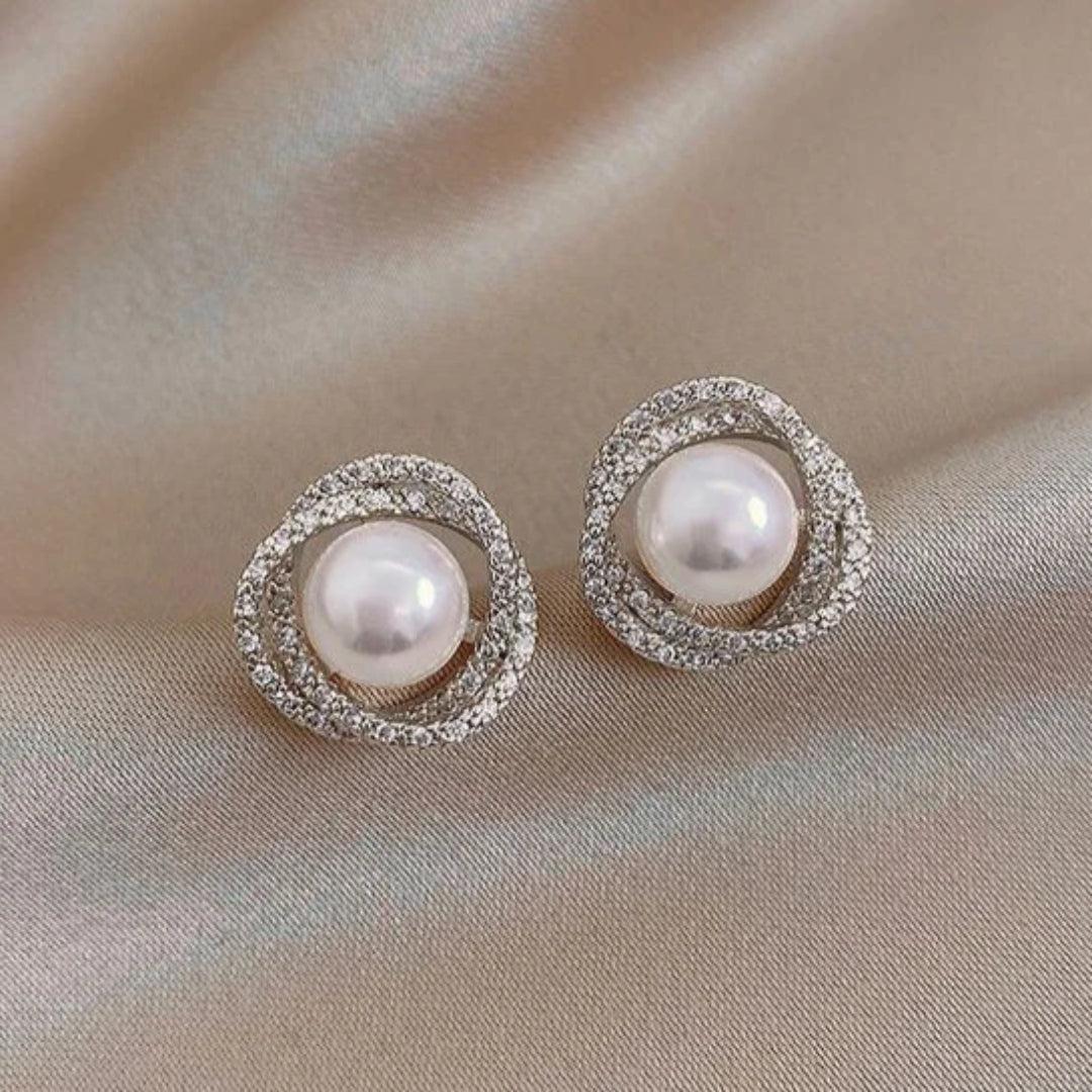 Shimmering spiral earrings with elegant pearls Jula Jewelry