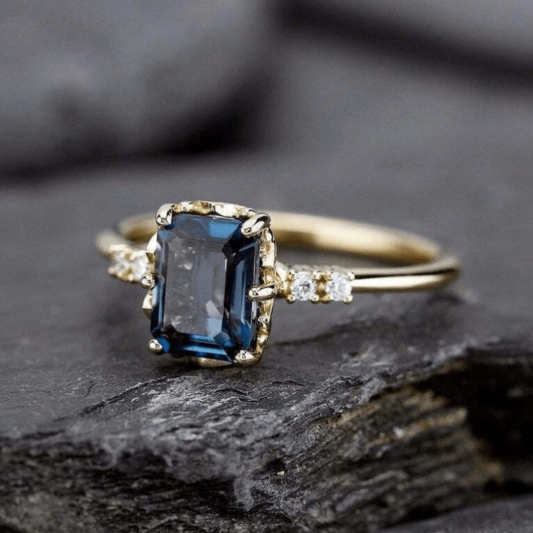 Vintage Blue Crystal Gold Band Ring Jula Jewelry