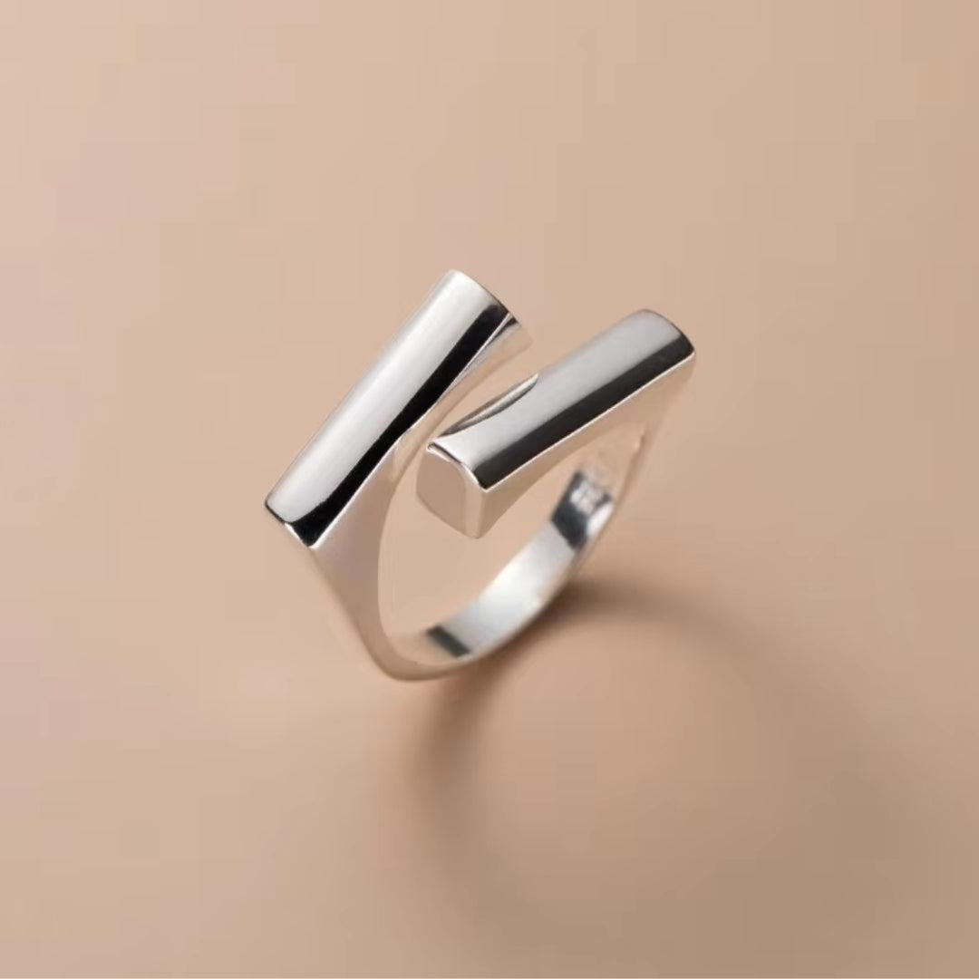Simple geometric ring with smooth twists Jula Jewelry