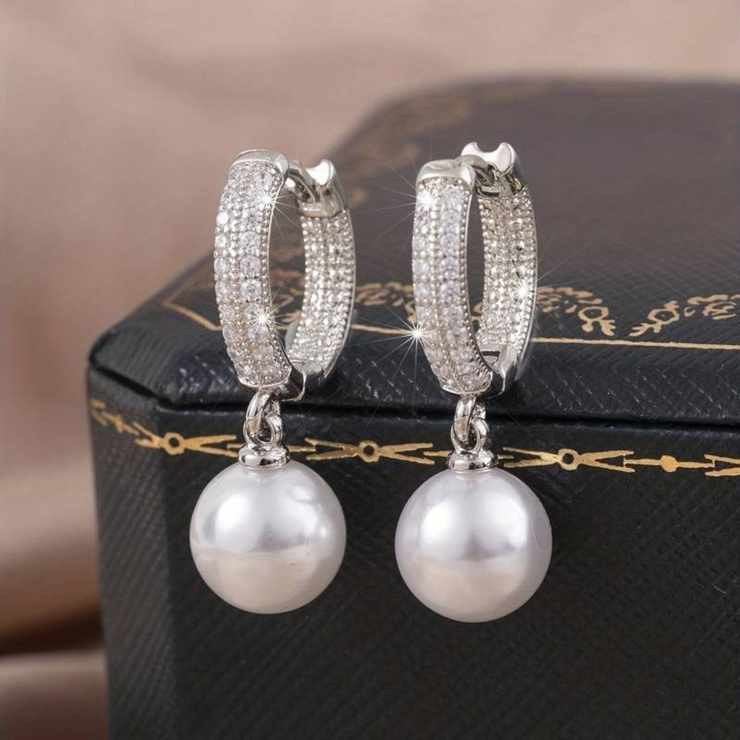 Elegant earrings adorned with lustrous pearls in silver. Jula Jewelry