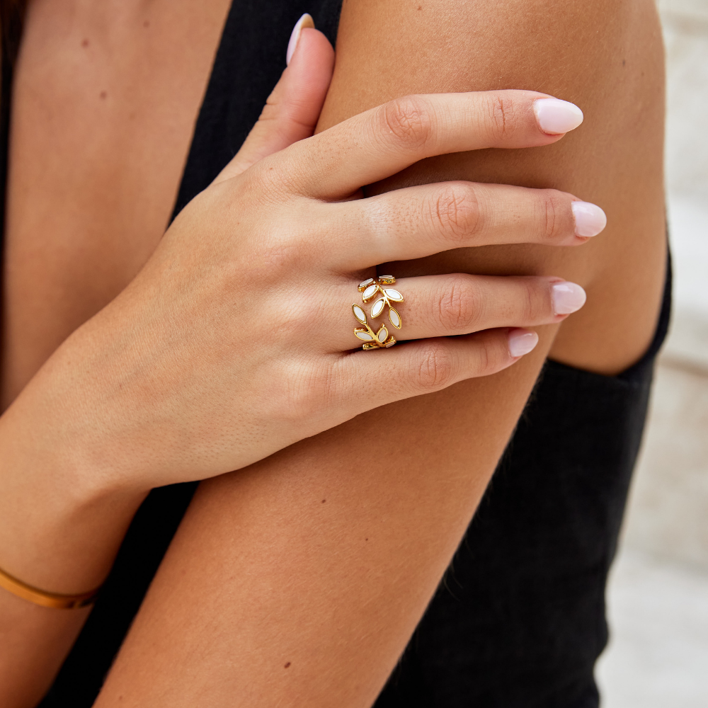 Golden Leaf Pattern Ring Jula Jewelry