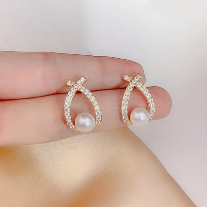 Glittering pearl earrings. Jula Jewelry