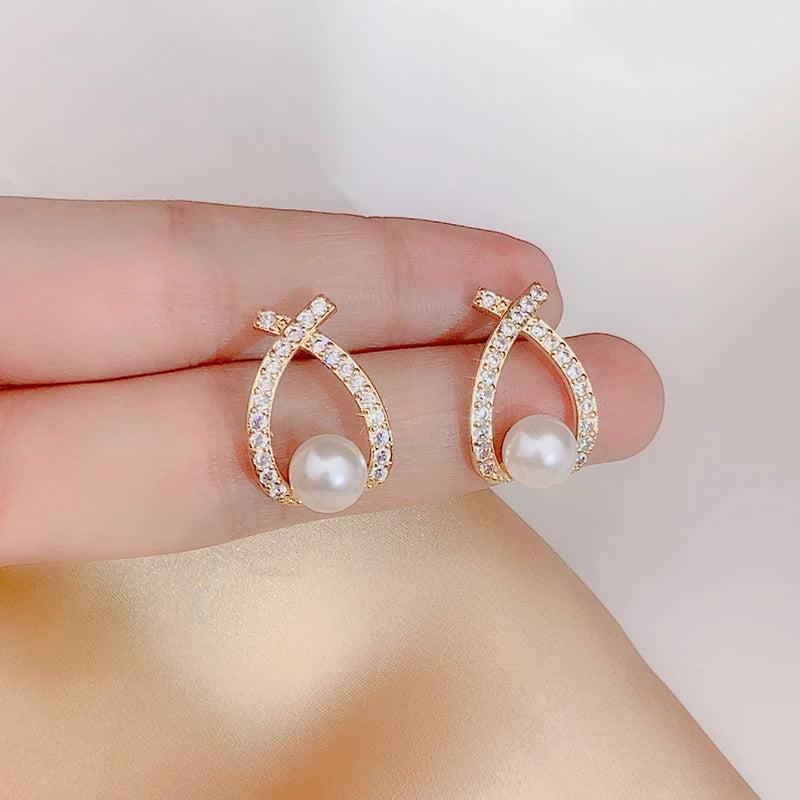 Glittering pearl earrings. Jula Jewelry