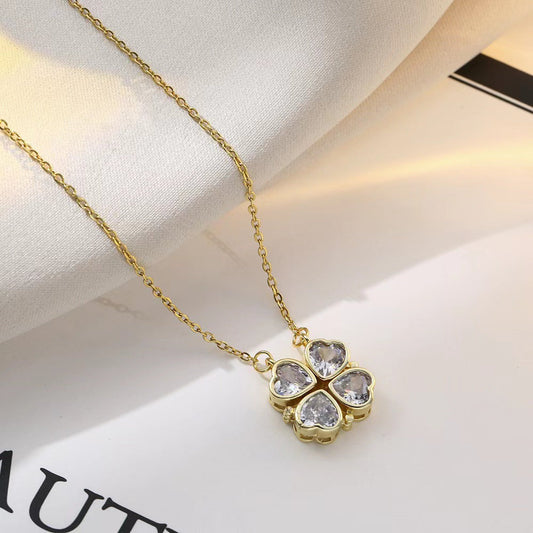 Delicate clover necklace in silver with a timeless design Jula Jewelry