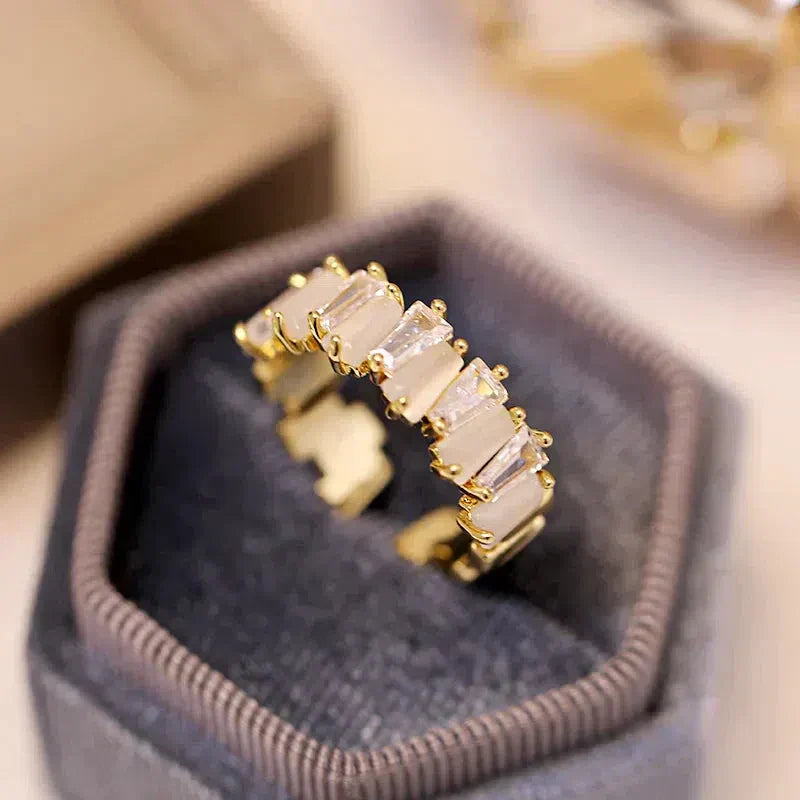 Elegant ring with embedded zirconia Jula Jewelry