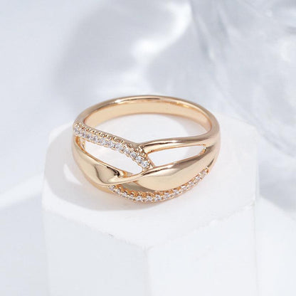 Elegant gold ring with zirconias Jula Jewelry