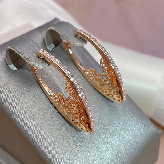 Exquisite Elegant Shimmering Earrings in Gold Jula Jewelry
