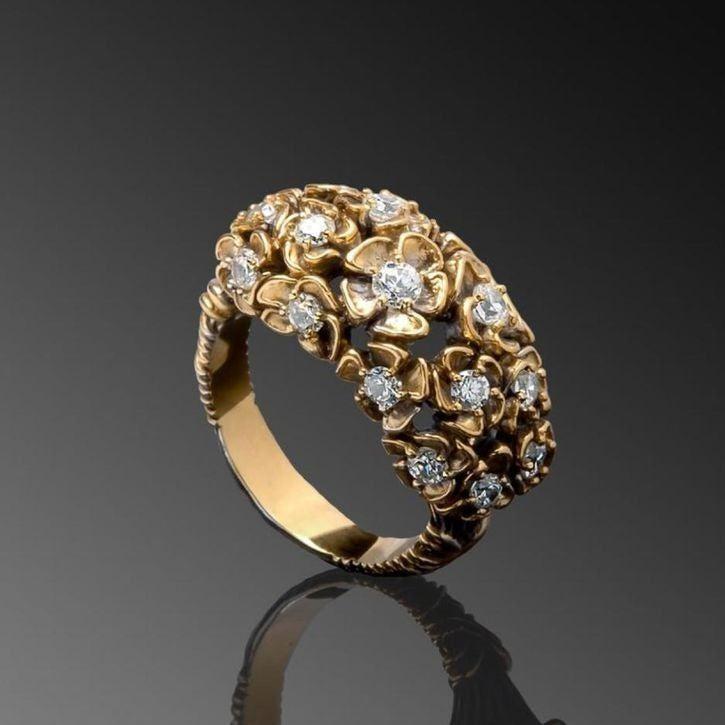 Golden Shiny Ring with Blossoms Jula Jewelry