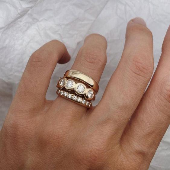 Set of crafted radiant gold rings Jula Jewelry