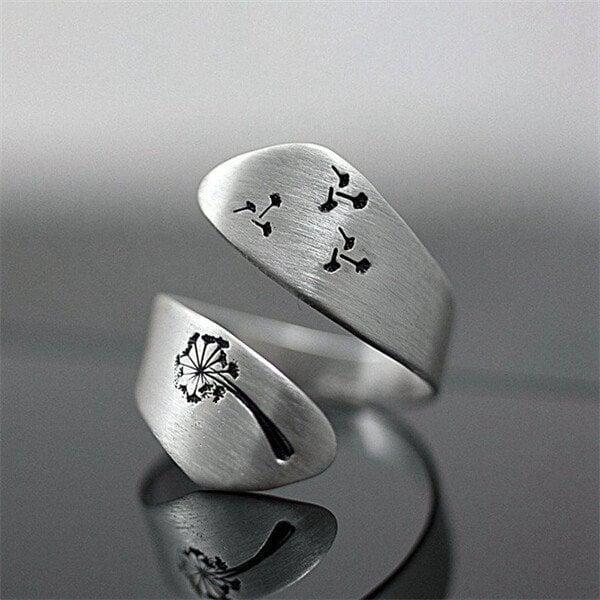 Adjustable Hand-Carved Daisy Ring Jula Jewelry