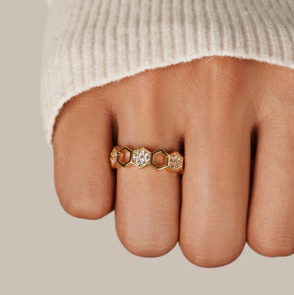 Golden Geometric Adjustable Ring Jula Jewelry