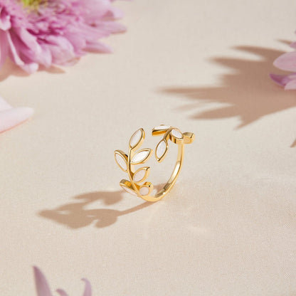 Golden Leaf Pattern Ring Jula Jewelry