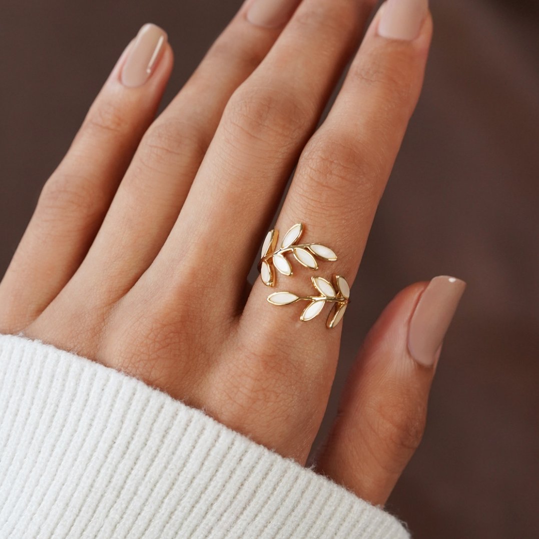 Golden Leaf Pattern Ring Jula Jewelry