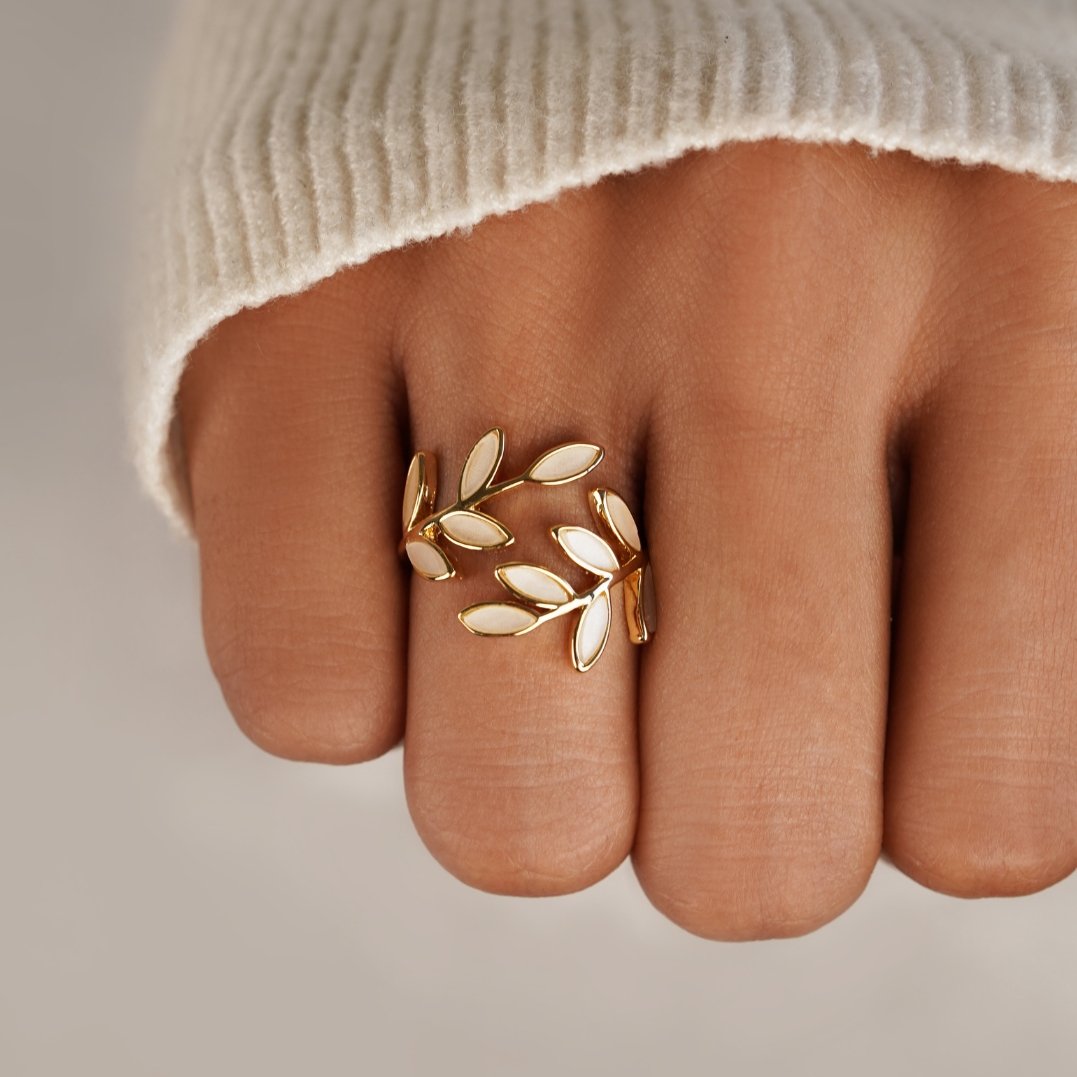 Golden Leaf Pattern Ring Jula Jewelry