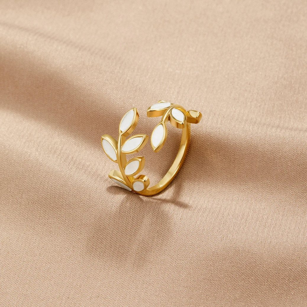 Golden Leaf Pattern Ring Jula Jewelry