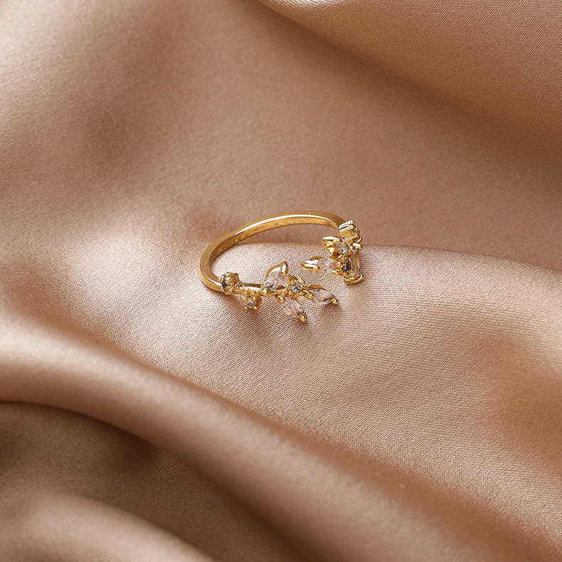 Adjustable ring with golden crystal leaves Jula Jewelry