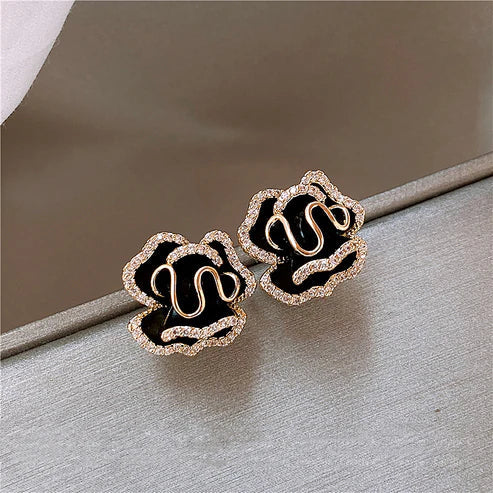 Elegant Black Lotus Earrings with Gold Jula Jewelry