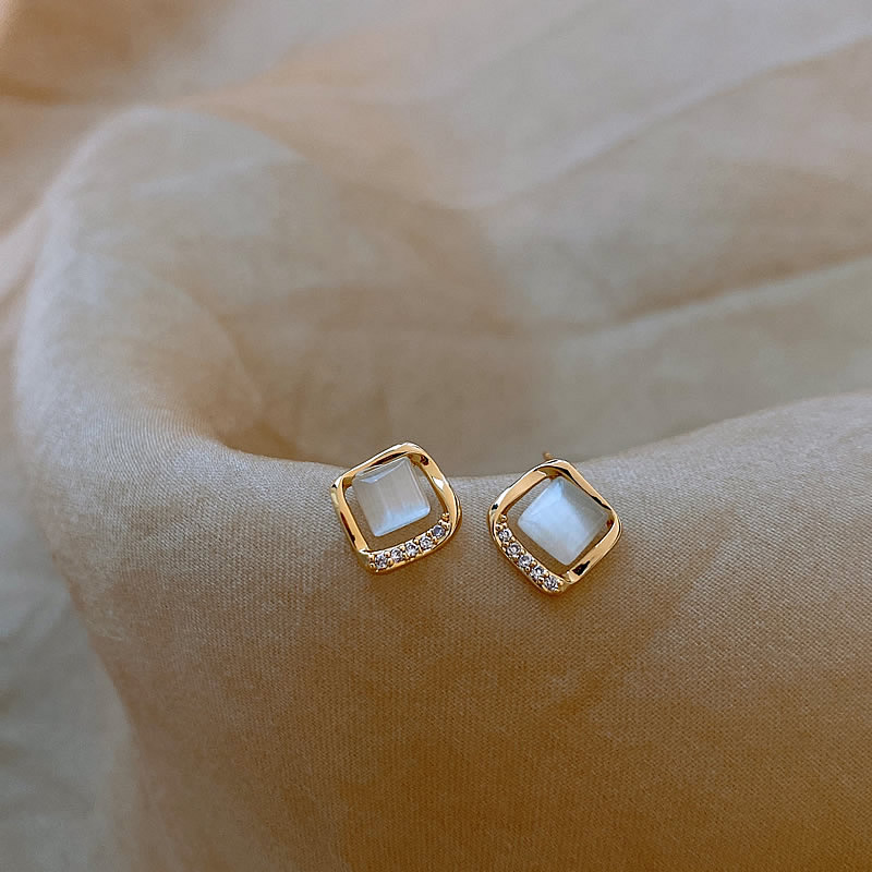 Elegant moon crystal earrings in gold Jula Jewelry