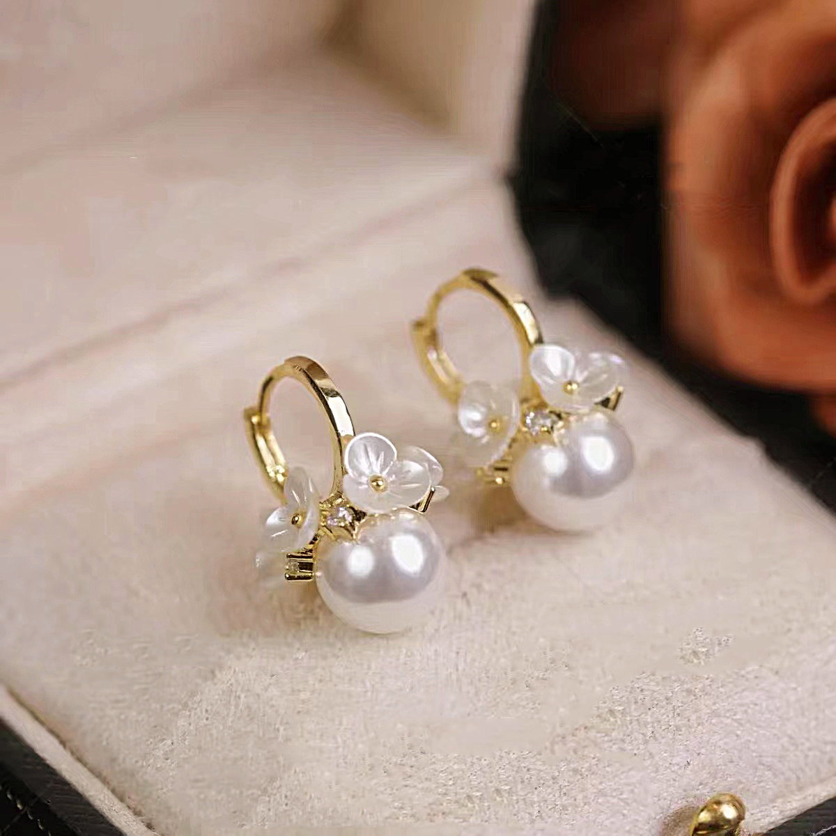 Elegant floral pearl earrings Jula Jewelry
