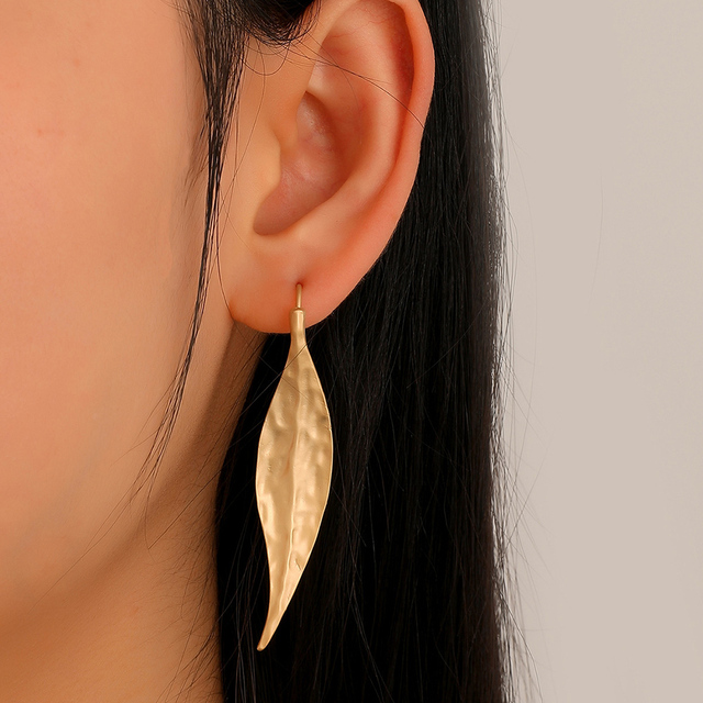 Vintage earrings with a golden leaf design Jula Jewelry