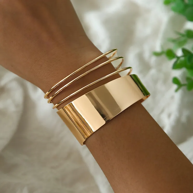 Classic Gold Vintage Bangle Jula Jewelry