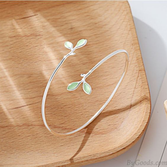 Open Circle Green Leaf Jula Jewelry