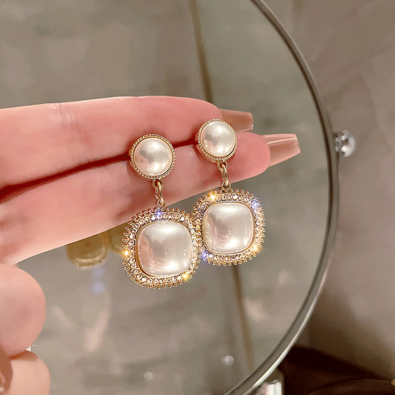 Elegant luminous square pearl earrings Jula Jewelry