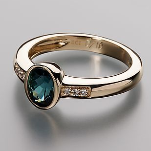 Ring with a blue inlaid gemstone Jula Jewelry