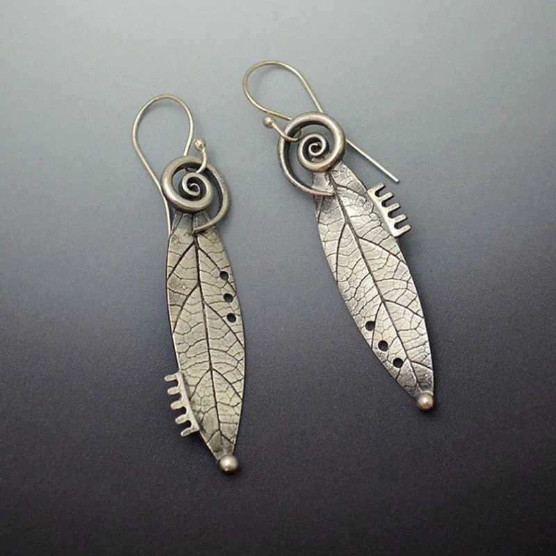 Vintage sterling silver earrings with serrated leaves Jula Jewelry