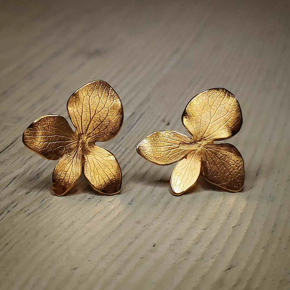 Vintage Gold Floral Earrings Jula Jewelry