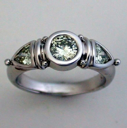 Green Crystal Ring in Vintage Silver Jula Jewelry