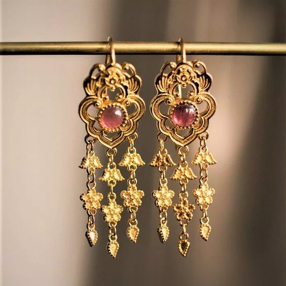 Vintage earrings with a gold and red gemstone pendant Jula Jewelry