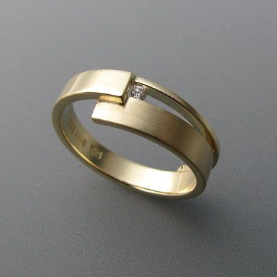 Fine Vintage Golden Ring Jula Jewelry