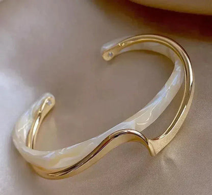 1+1 Offer: Elegant White Opal Golden Bracelet + Stylish Black Pearl Earrings Jula Jewelry